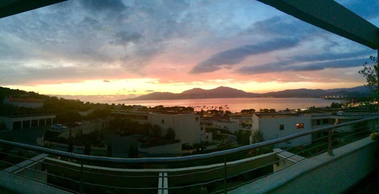 דירות פורטיסיו Vue Magnifique Sur Baie Ajaccio מראה חיצוני תמונה